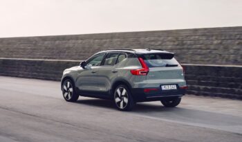 Volvo XC40 RECHARGE PLUG-IN AUTO ESSENTIAL pieno