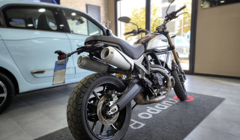 Ducati Scrambler 1100 Black pieno