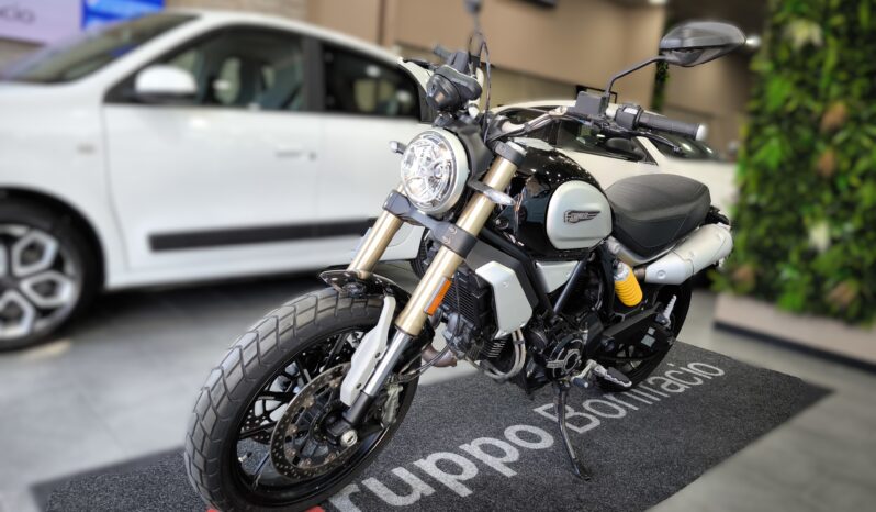 Ducati Scrambler 1100 Black pieno
