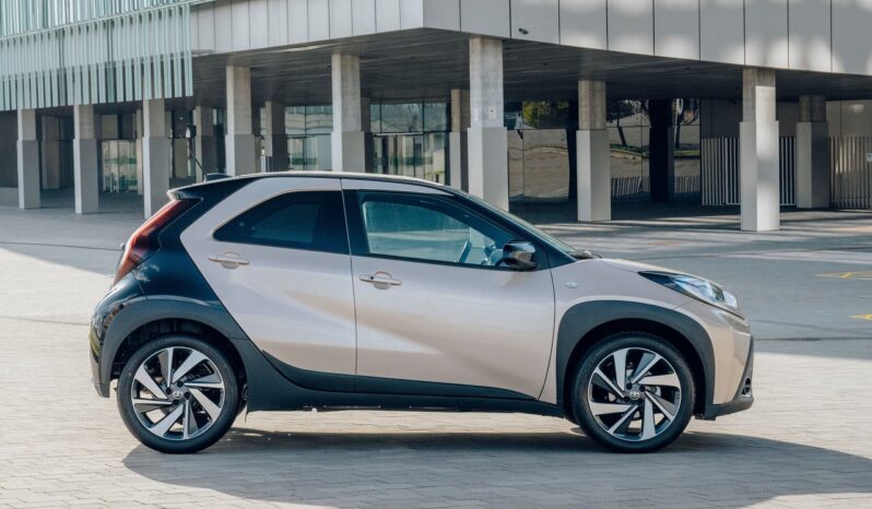 TOYOTA AYGO X pieno