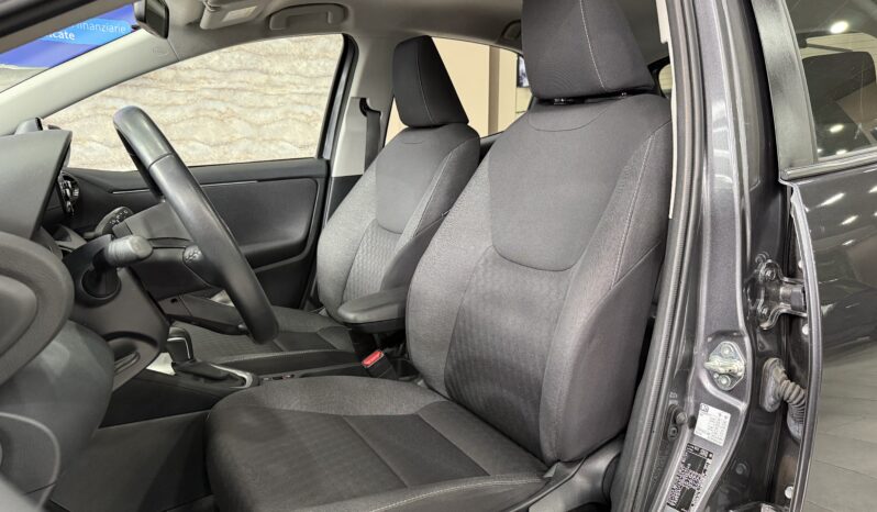 TOYOTA Yaris 1.5 Hybrid 5 porte Business pieno
